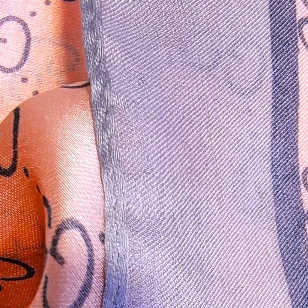!!SOLD on VC!!!   GUCCI Gorgeous Huge Apricot Floral Silk Scarf - Picture 7 of 10